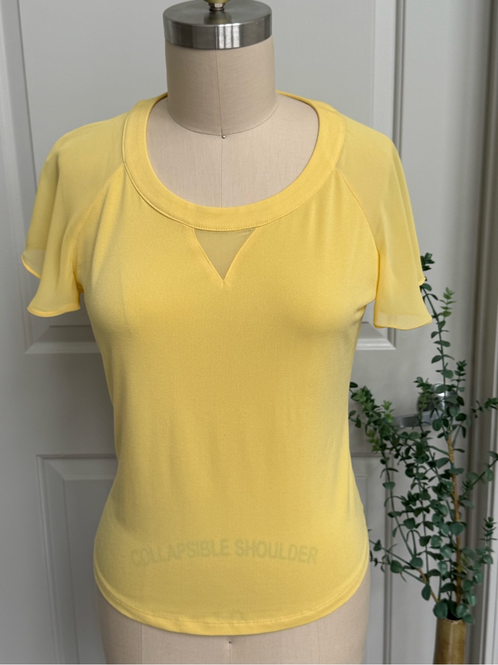 New York & Company Yellow Short Sleeve Women's Top